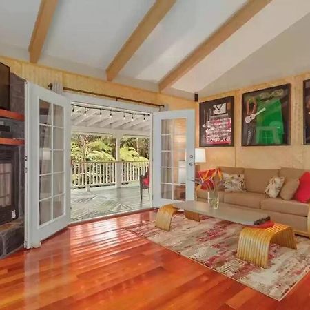 Hau'Oli Place Tiki Cottage In ボルケーノ エクステリア 写真