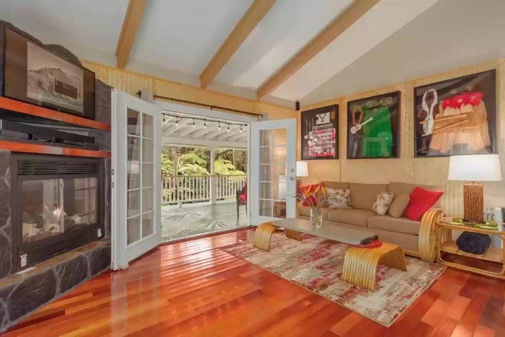 Hau'Oli Place Tiki Cottage In ボルケーノ エクステリア 写真