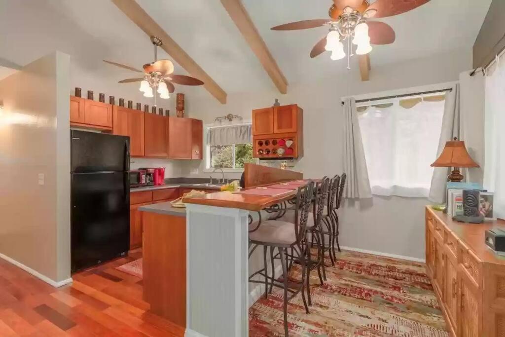 Hau'Oli Place Tiki Cottage In ボルケーノ エクステリア 写真